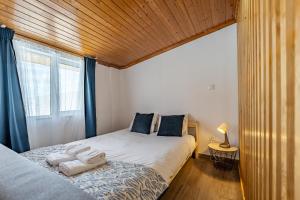 Wake up with the Sea Breeze- House with pool AP1