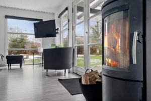 Newly Renovated Holiday Home 150 M From Fjord