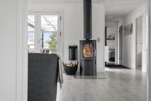 Newly Renovated Holiday Home 150 M From Fjord