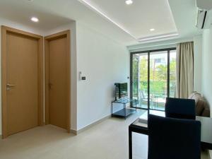 Breeze Beachside 203