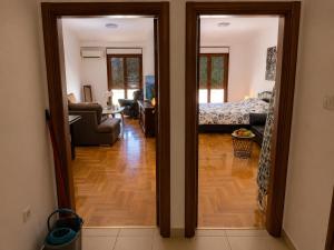 Renovated 2026, Top Floor, Mountain View