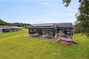 Lovely New-Built Cottage Near Sea
