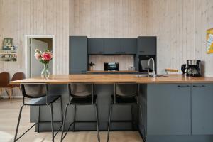 Lovely New-Built Cottage Near Sea