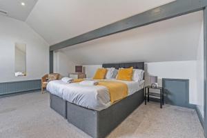 Long Stays Allowed 4-Bed Home with Parking - Perfect for Families & Contractors