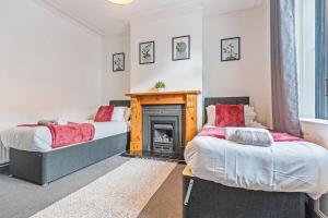 Long Stays Allowed 4-Bed Home with Parking - Perfect for Families & Contractors