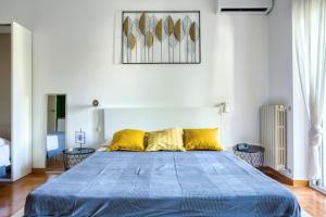 Bright Apartment near Vatican City by RHR