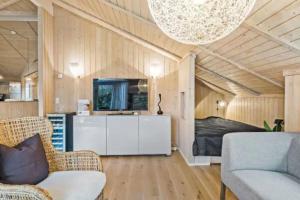 Cozy Cottage Just 200 M From The Beach
