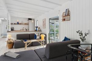 Seaside Hotel Atmosphere 100 Meters From The Sea