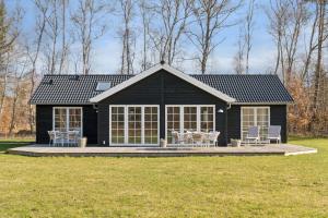 Modern Holiday Home With Large Garden Near Beach