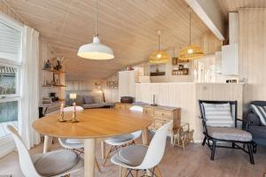 Hyggeligt Sommerhus Med Havudsigt