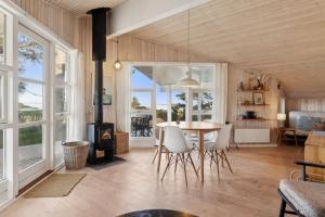 Hyggeligt Sommerhus Med Havudsigt