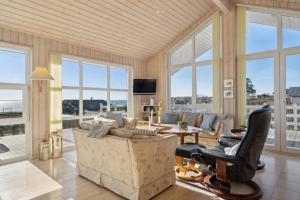 Lovely Holiday Home With Sea View
