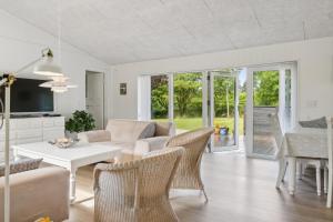 Lovely Summer House Close To Stillinge Beach