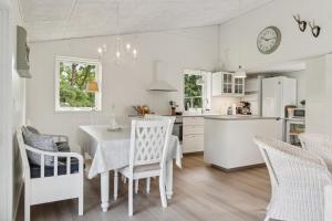 Lovely Summer House Close To Stillinge Beach