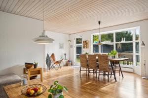 Cozy Summer House Close To The Beach