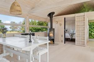Bright Cozy Summer House Directly By The Fjord