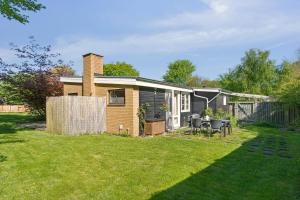 Spacious Summer House With Pool