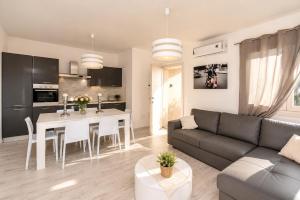 Marina House - Luxury apartment, sea view, WI-FI, Aircon - Key to Villas