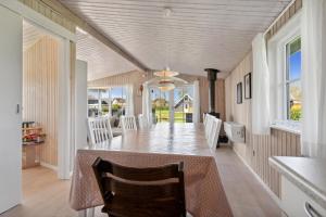 Lovely Cottage Within Walking Distance To The Sea