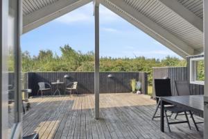 Cozy Cottage Near Beach With Fenced Garden