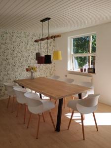 Family-Friendly Home Near Beach Forest Harbour