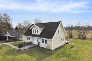 Spacious Villa In The Countryside Near The Beach