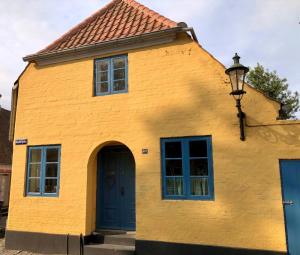 Charming Townhome Near Beach And Square