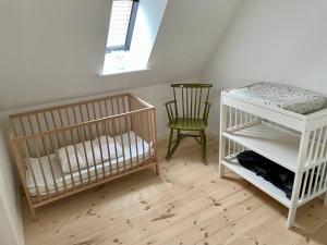 Charming Townhome Near Beach And Square