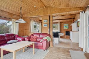 Cozy Holiday Home Near The Water