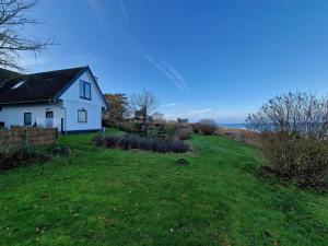 Spacious Waterfront Family Holiday