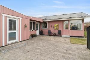 Relaxing Holiday Home Close To The Sea