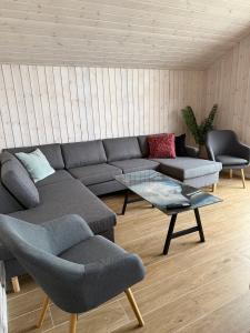 Modern Holiday Home With Spa For 10 People