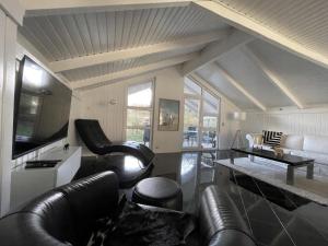 Elegant Home With Views Of Protected Landscape