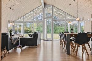 Luxurious Family-Friendly Holiday Home With Spa