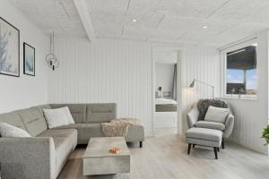 Lovely Holiday Home With Sea View