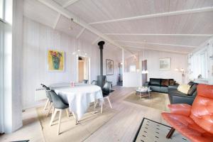 Holiday Home With A Spa And Sauna By The Water