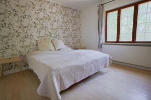 Bright Modern Holiday Home Near Hindemae