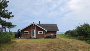 Holiday Home With Sea View And Beach Nearby