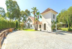 Villa Joya just minutes from the vibrant Puerto Banús