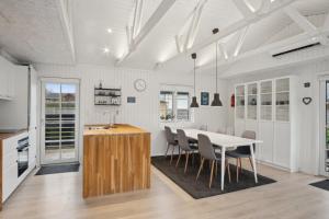 Super Cozy Holiday Home In Nordic Style In Høll