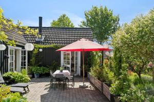 Cozy Holiday Home In Scenic Rågeleje