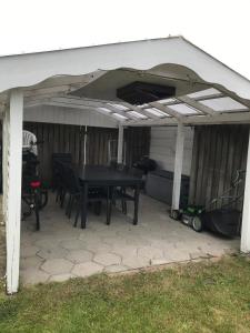 Lovely Holiday Home 80 M From The Water