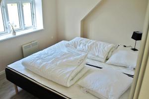 Holiday Home For Up To 12 Pople With Sea View