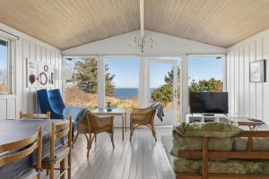 Cozy Beachfront Cottage