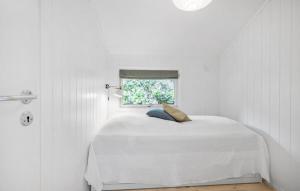 Cosy Holiday Home 300 Metres From Sandy Beach
