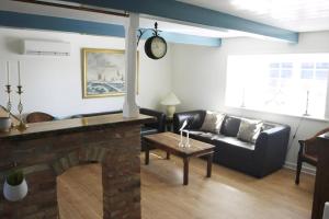 Charming Thatched-Roff House With Two Floors