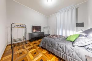 Luxury Flat Crocetta 2 stops from Duomo, AC
