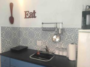 Chic and Comfortable Studio Free Street Parking