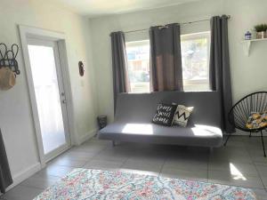 Chic and Comfortable Studio Free Street Parking