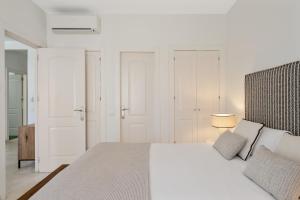 Agua I & seasonal pool by ELE Apartments